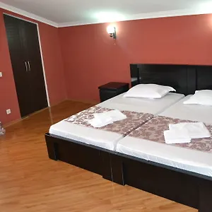 Hostel Your House In